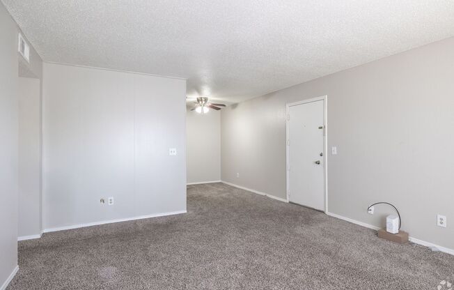 1 bed, 1 bath, $695, Unit 2505-E