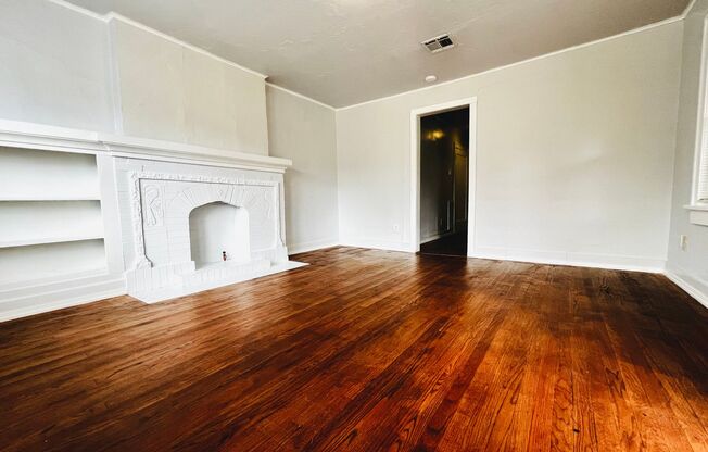 MOVE-IN SPEICAL: Cute 2BD 1BA Duplex in Crestwood!!