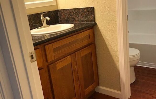 1 bed, 1 bath, 700 sqft, $1,730, Unit 140