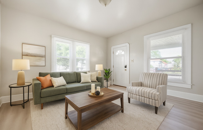 102-104 S Elder Avenue