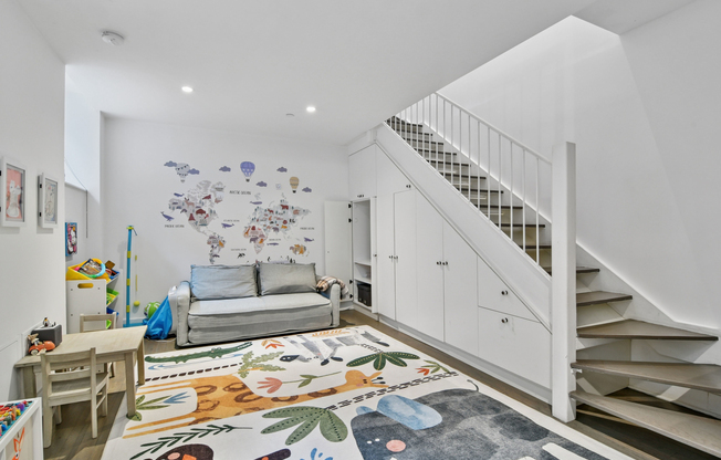 416 W 52 ST