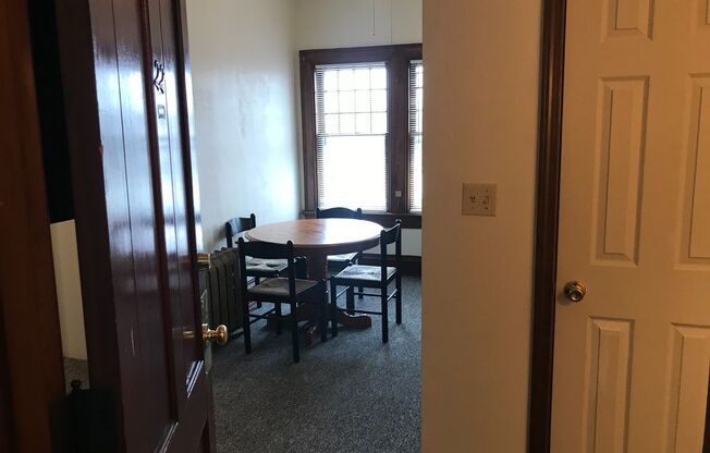 1 bed, 1 bath, $700, Unit 22 - 1