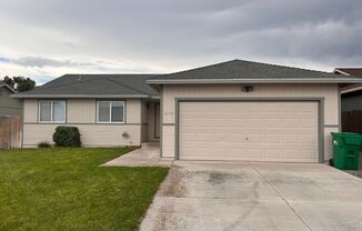 Great 3 bedroom Fernley home located in the Donner Trails subdivision!