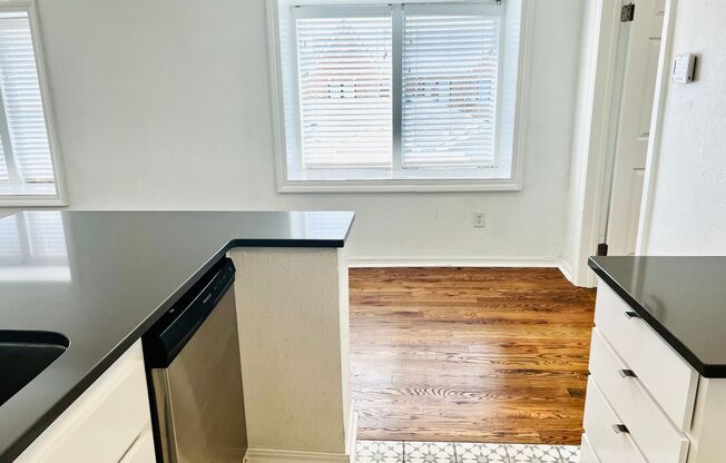 1 bed, 1 bath, 750 sqft, $1,095, Unit Unit 6