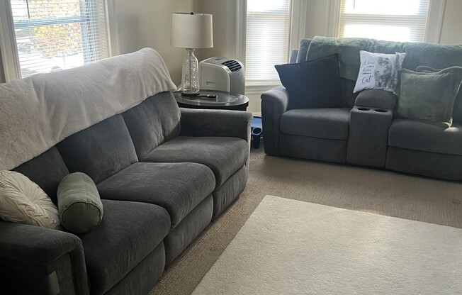 2 beds, 1 bath, 1,022 sqft, $2,500, Unit 12