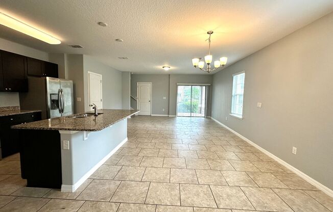 Awesome townhome in Resort Style Conmuunity