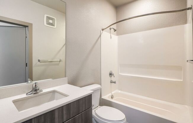 3 beds, 3 baths, 900 sqft, $2,400, Unit 304