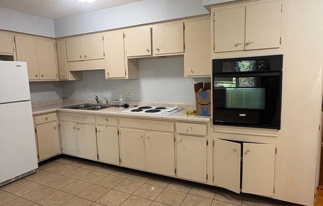 345 N Laverne Ave