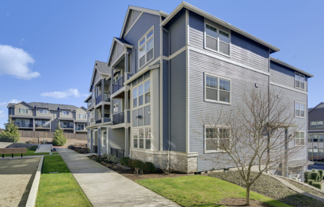 Modern Ground-Level Condo in River Terrace with Pool, Gym & Courtyard Views
