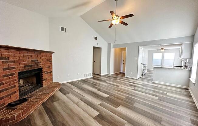 814 N Riverside Drive