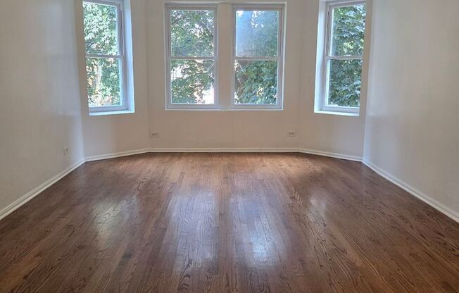 6518 N Mozart St, Unit 1 Chicago, IL, 60645