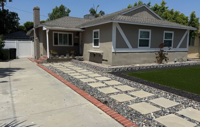 Lovely 3 Bedroom House w/ Finished Garage