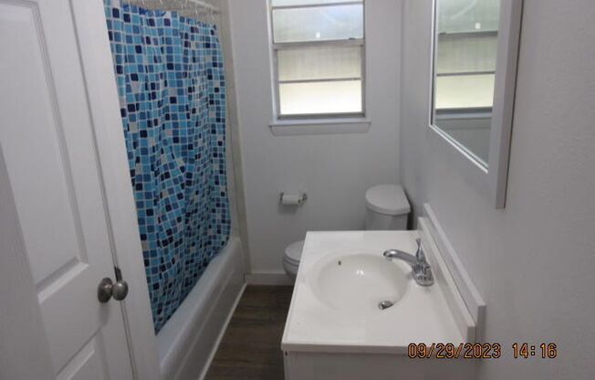 2 beds, 1 bath, $1,100