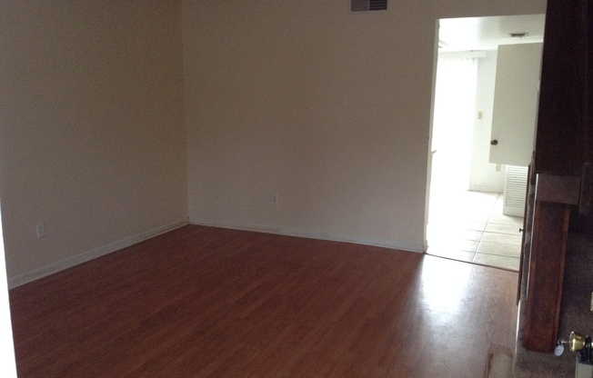 Convenient 2 Bedroom Townhome Near UCF & Full Sail – Available Now!