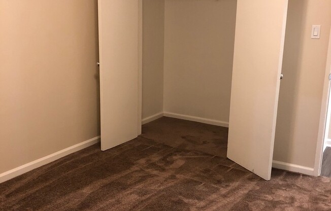 2 beds, 1 bath, $1,795, Unit 04