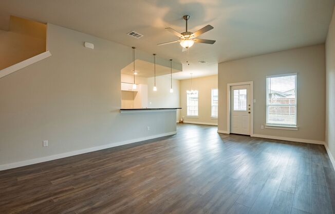 AVAILABLE NOW! GORGEOUS 4 BEDROOM DUPLEX LOCATED IN MIDLOTHIAN ISD!