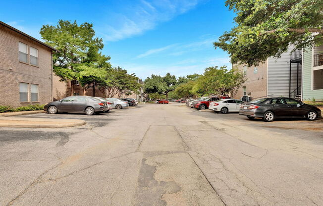 1 bed, 1 bath, 727 sqft, $995, Unit 351