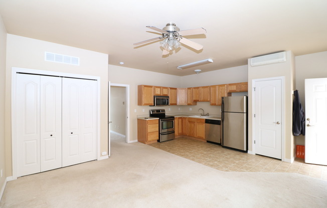 1 bed, 1 bath, $950, Unit 235 E Fountain Blvd