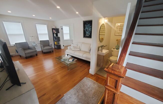 2 beds, 1.5 baths, $2,975, Unit 10A Gloucester Avenue