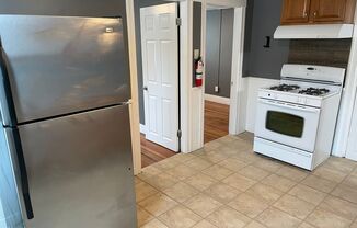 3 beds, 1 bath, $1,300, Unit Unit 2R