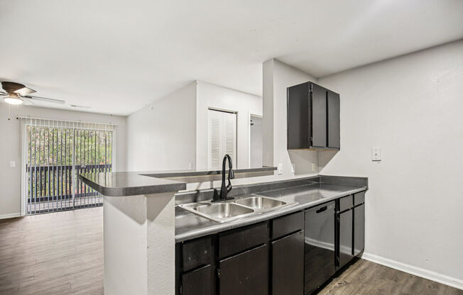 2 beds, 2 baths, 989 sqft, $1,449