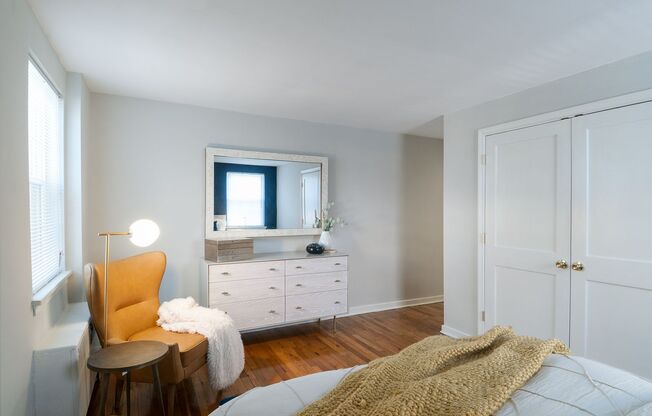 2 beds, 1 bath, 897 sqft, $2,035, Unit B-09