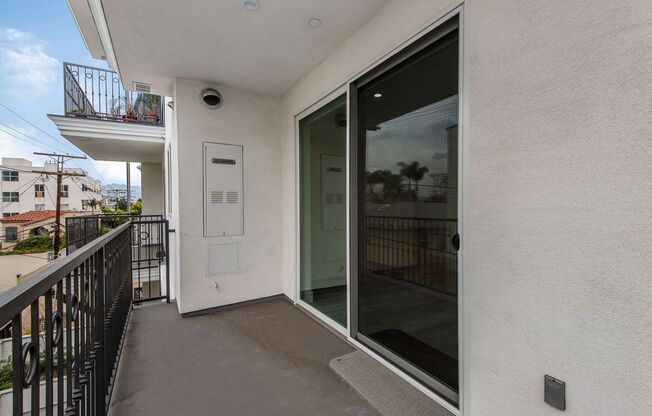 2 beds, 2 baths, 1,299 sqft, $4,250, Unit 204