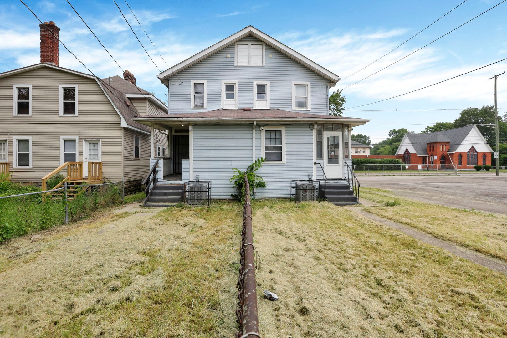 2229-2231 E 5th Ave