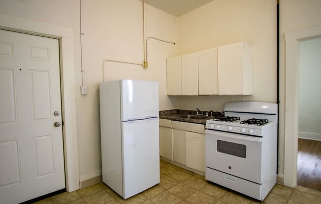 2nd Floor 2 Bedroom in Kenton!