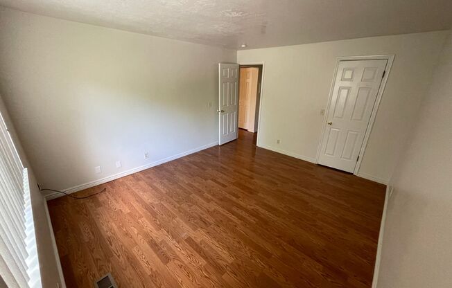 2 bed Condo for rent in private Sandy Neighborhood