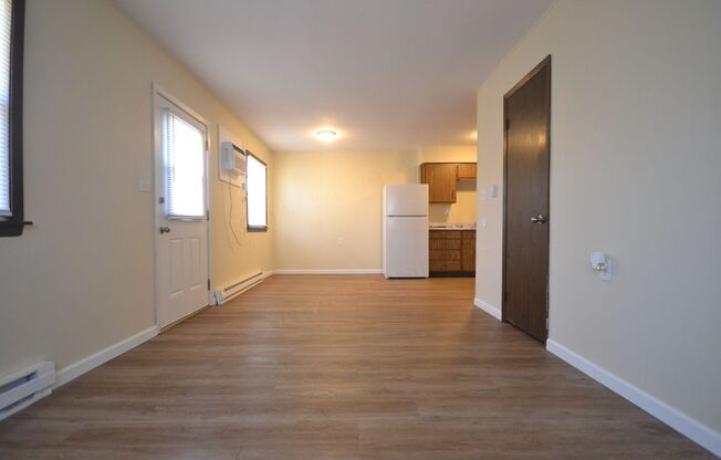 1 bed, 1 bath, 650 sqft, $550, Unit 8