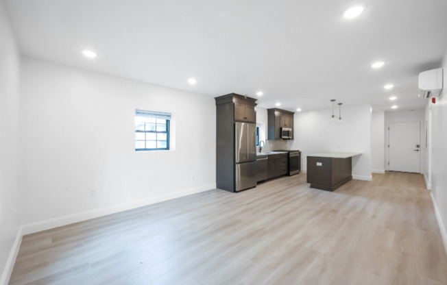 126 ADELAIDE AVE