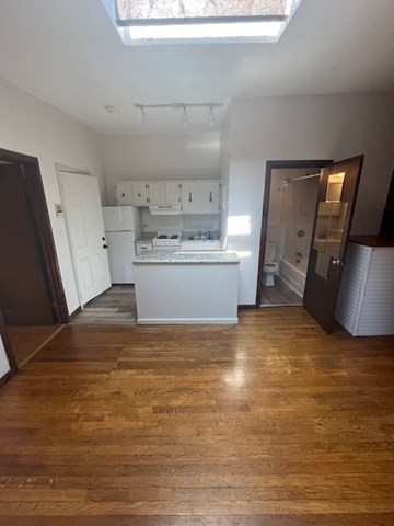 1 bed, 1 bath, 425 sqft, $2,200, Unit 8