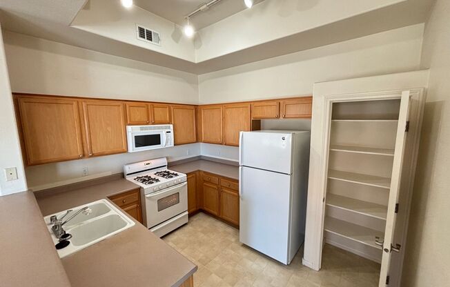 2 beds, 2 baths, $1,325, Unit # 2324