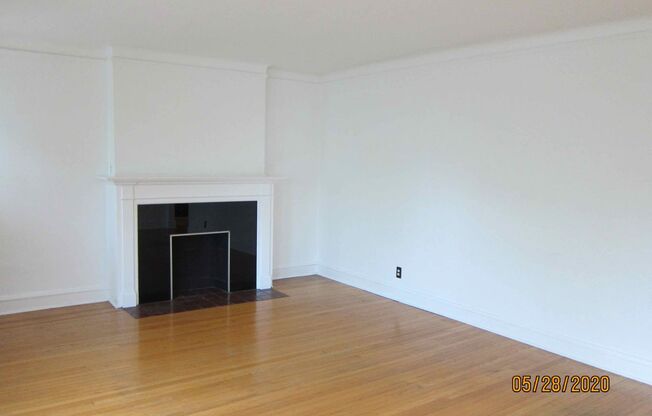Available October 2025- Gorgeous, Sunny 1 Bedroom Flat with Hardwood floors and Free Heat!
