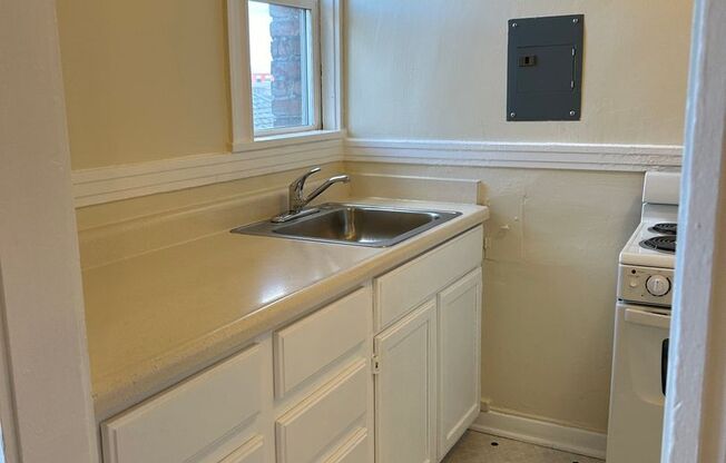 Studio, 1 bath, 430 sqft, $1,125, Unit 412