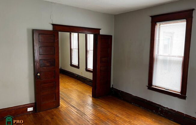 260 Irving Ave N #1