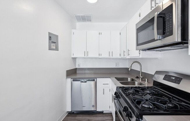 Studio, 1 bath, 615 sqft, $1,898, Unit 201