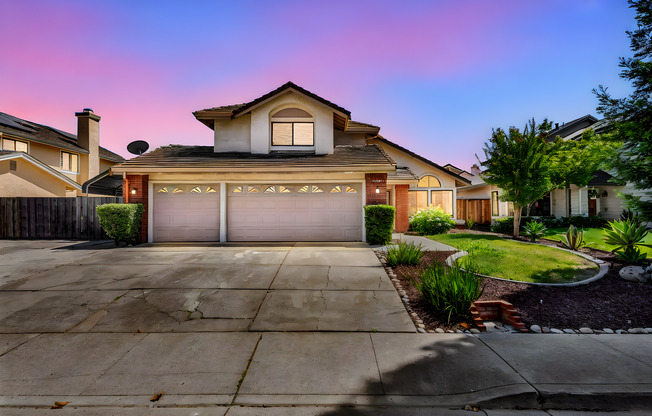 WONDERFUL NEIGHBORHOOD...WELL MAINTAINED 3 BED/2.5BATH FAMILY HOME!!