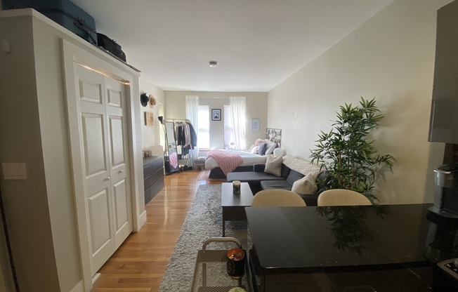 210 Hemenway St 1B
