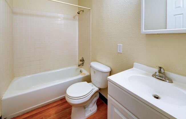 2 beds, 1 bath, 690 sqft, $1,700, Unit 300