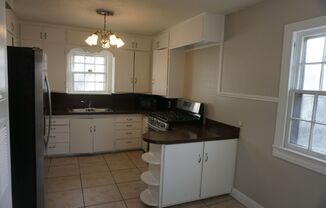 3 beds, 2 baths, $1,295