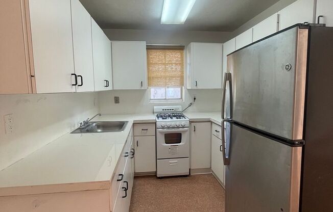 1 bed, 1 bath, 704 sqft, $1,880, Unit 127-09