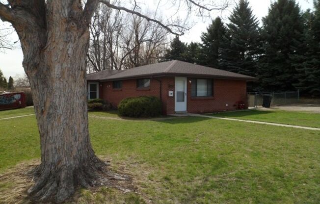 2 bedroom, 1 bathroom home in Wheat Ridge off 34th and Teller!