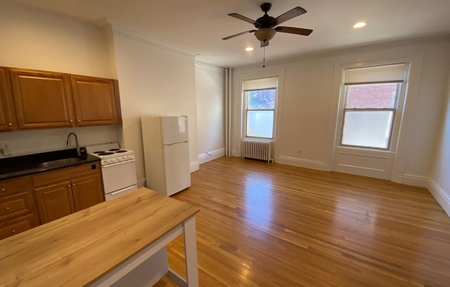 Studio, 1 bath, 358 sqft, $2,200, Unit 1