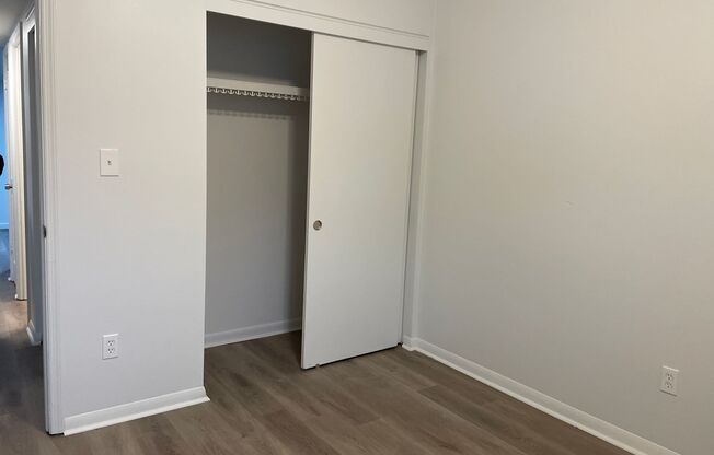 2 beds, 1 bath, 925 sqft, $1,195, Unit 28