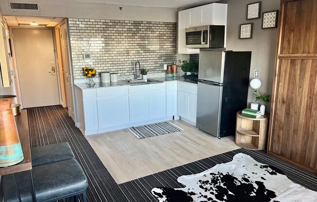Studio, 1 bath, 637 sqft, $995, Unit 110