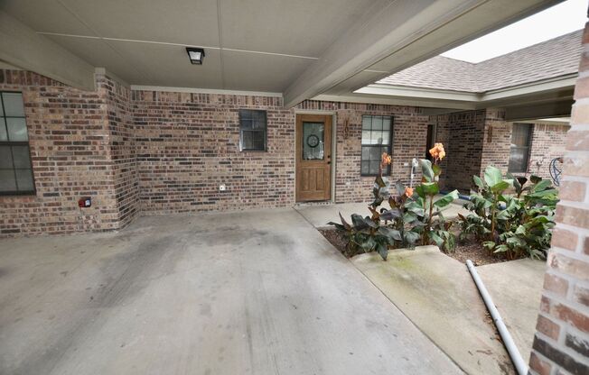 FOR LEASE - Nice 2 BR – 1 BA Unit in Triplex in Stephenville.  Five blocks to Tarleton State University!