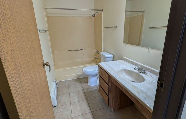 2 beds, 1 bath, 970 sqft, $1,299, Unit FB   2135