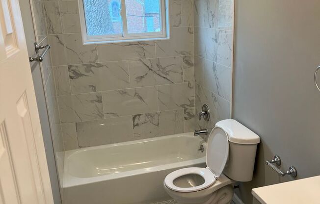 2 beds, 1 bath, 850 sqft, $1,195, Unit 3110 State Street - Unit 15
